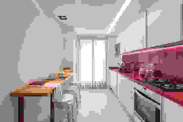  Kitchen by Laura Yerpes Estudio de Interiorismo, Modern   