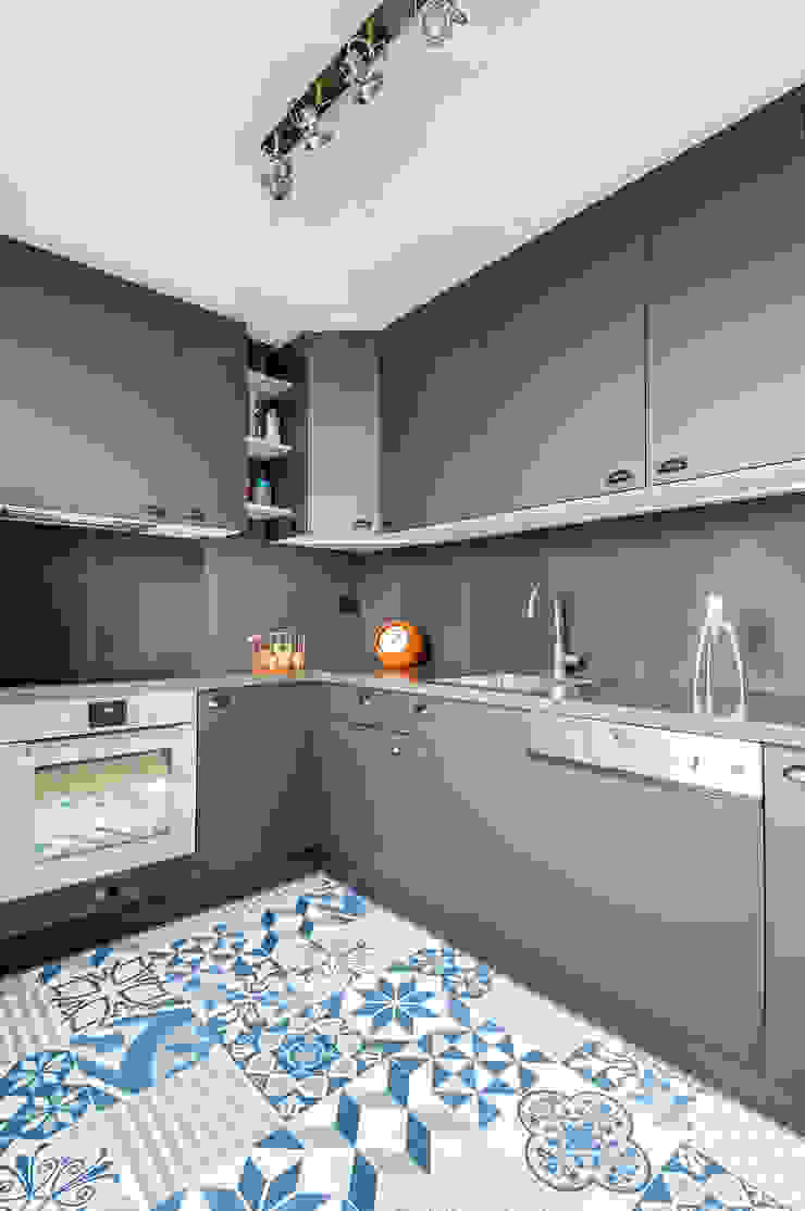 Transition Interior Design Modern kitchen