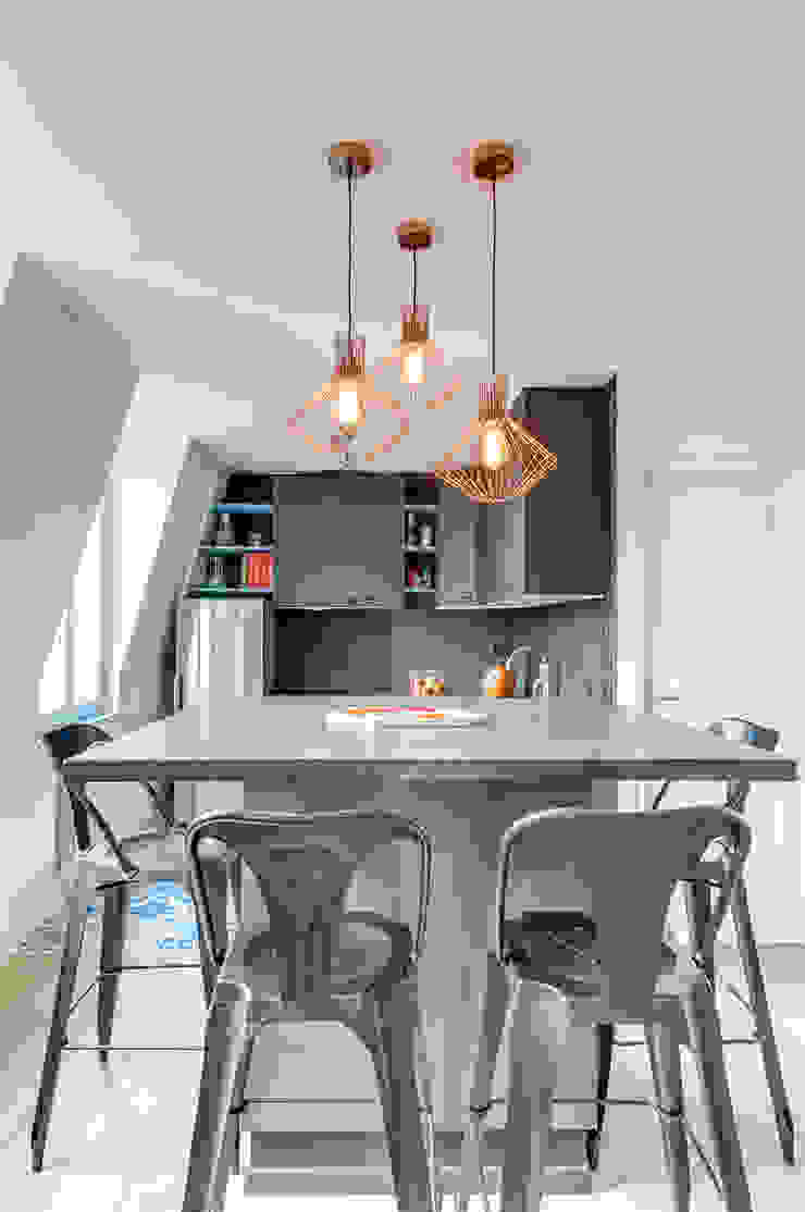 Transition Interior Design Modern kitchen