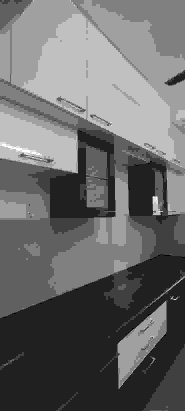 Thane Apartment. The design house Modern kitchen