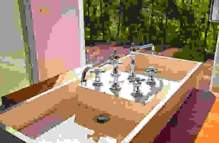 Lopez Duplan Arquitectos Modern Bathroom