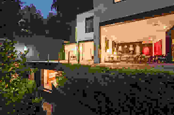 Lopez Duplan Arquitectos Balkon, Beranda & Teras Modern