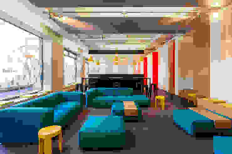 Lounge IONDESIGN GmbH Gewerbeflächen Mehrfarbig Bürogebäude