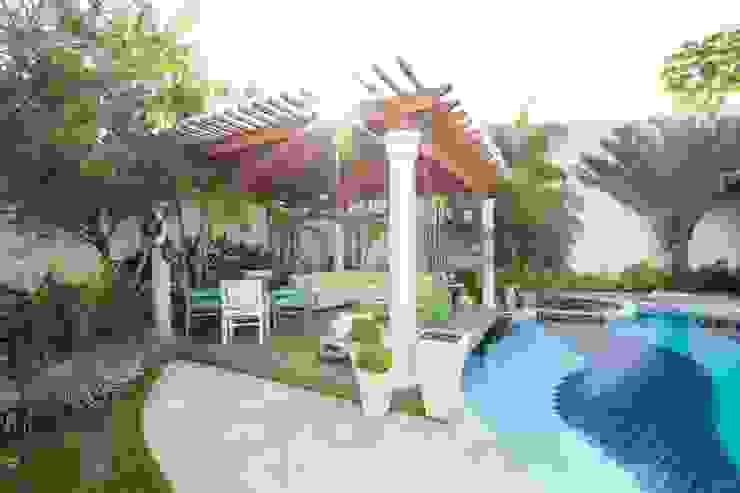 Pergolado Varandas, alpendres e terraços modernos por Piloni Arquitetura Moderno