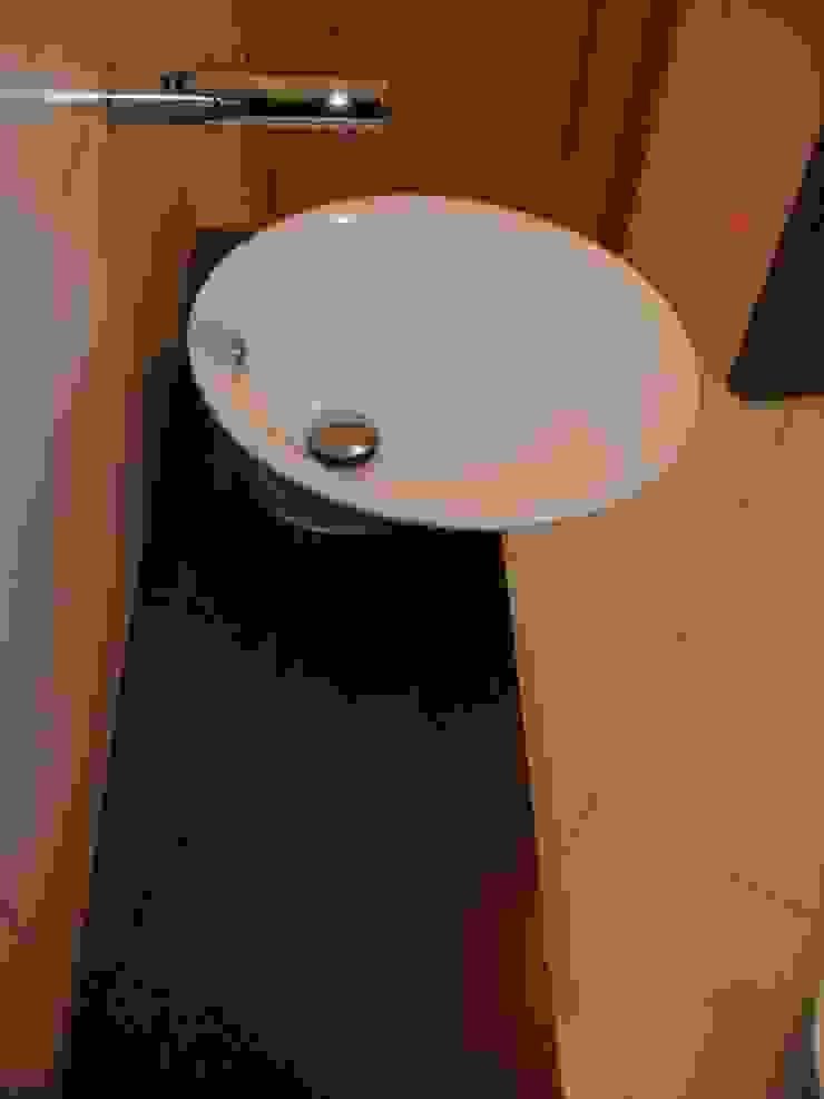 Bathrooms/ Dynamic444 od Dynamic444 Nowoczesny