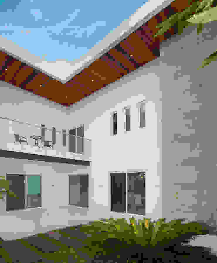 Grupo Arsciniest Modern terrace Wood White