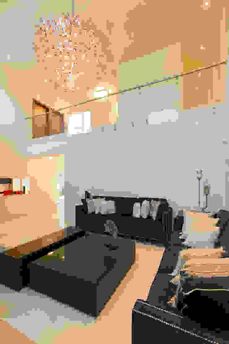 Grupo Arsciniest Modern living room Glass White