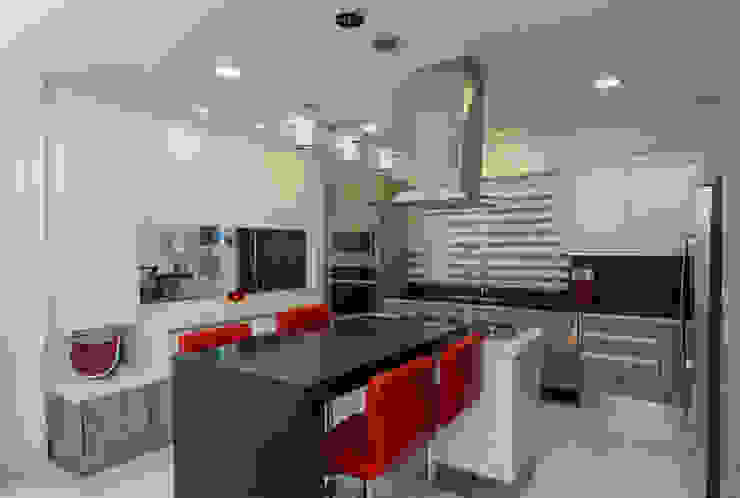 Grupo Arsciniest Modern kitchen Granite Black