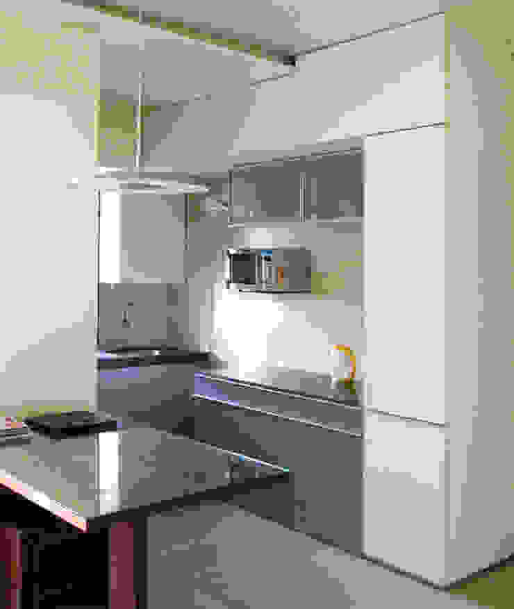 Studio Apartment, The White Room The White Room Minimalistische Küchen
