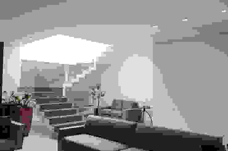 A/ZERO Arquitetura Ingresso, Corridoio & Scale in stile moderno