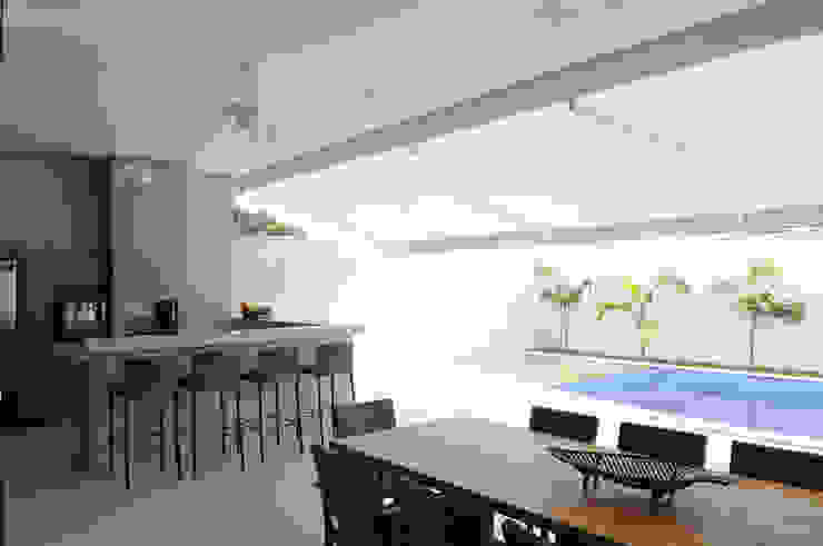 Residência AVS, A/ZERO Arquitetura A/ZERO Arquitetura Moderner Balkon, Veranda & Terrasse