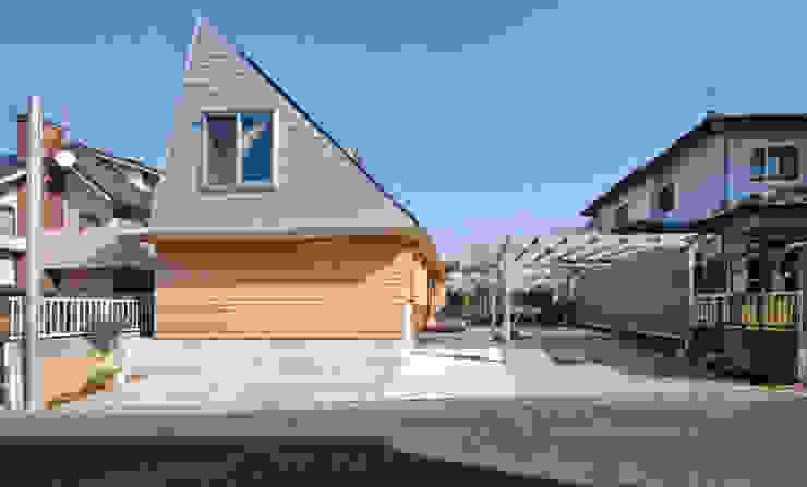 柏の平屋 ねじれ屋根のせ 千田建築設計 オリジナルな 家 木