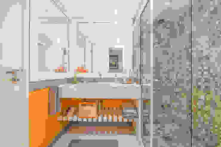 Emmilia Cardoso Designers Associados Kamar Mandi Modern