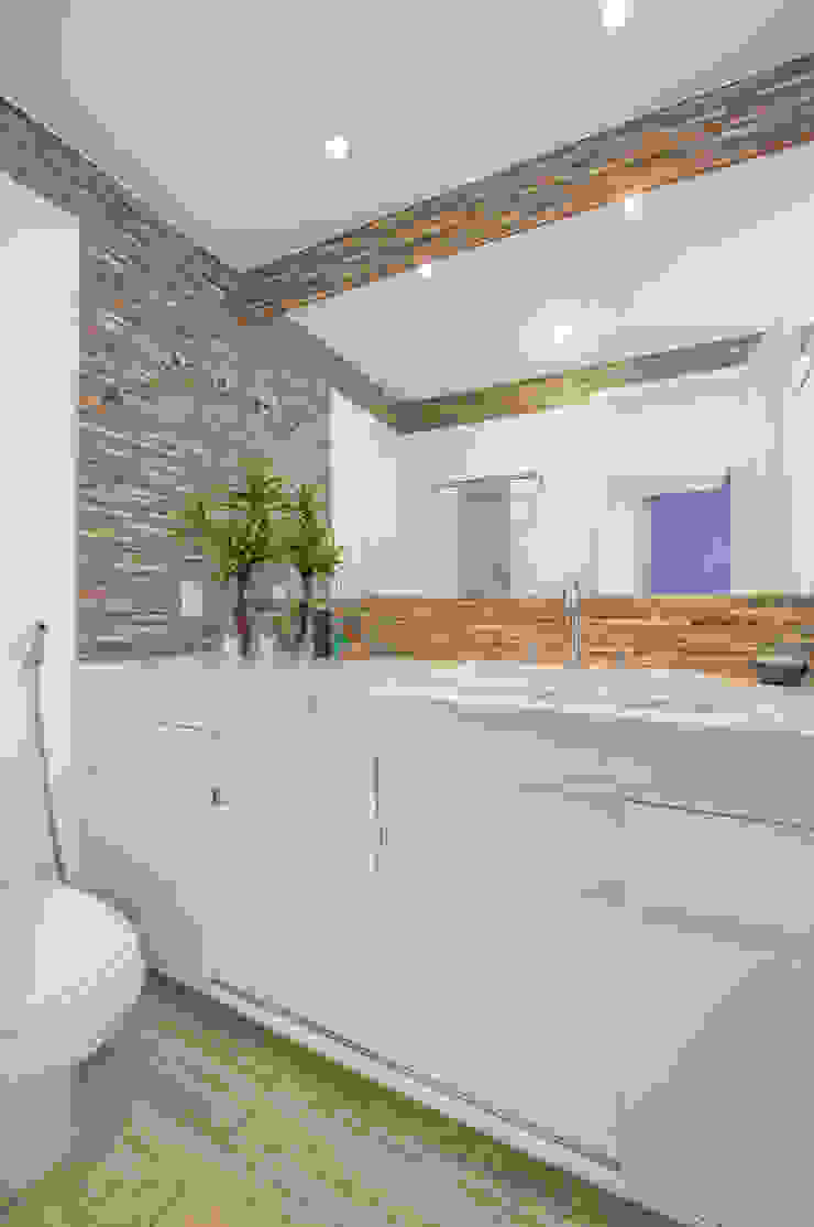 Emmilia Cardoso Designers Associados Kamar Mandi Modern