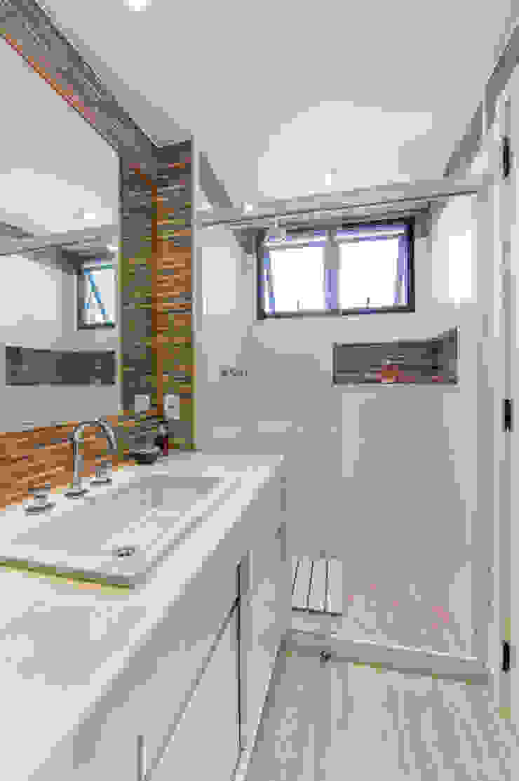Emmilia Cardoso Designers Associados Kamar Mandi Modern