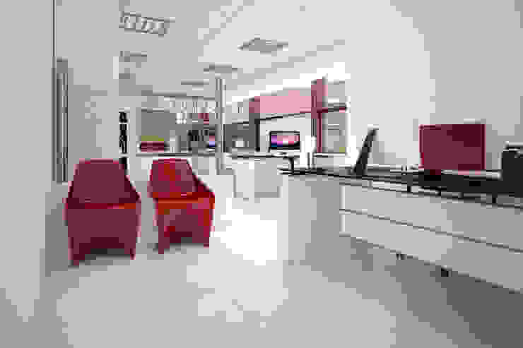 Proposta di arredamento e disposizione arredo per uffici - RENDERING 3D 2P COSTRUZIONI srl Complesso d’uffici moderni
