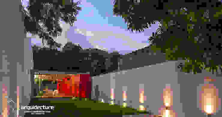 Grupo Arquidecture Industrial style houses Red