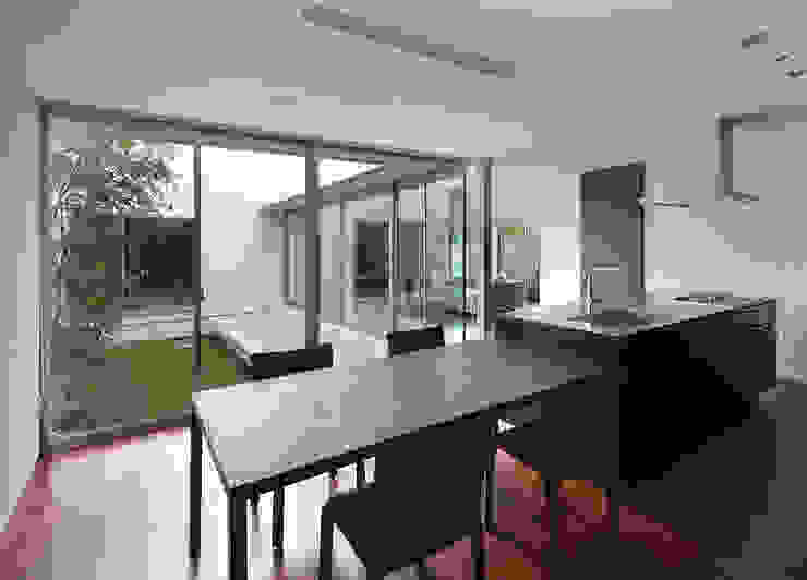 Terrace House Atelier Square モダンデザインの ダイニング 白色 ダイニング,キッチン,テラス,中庭