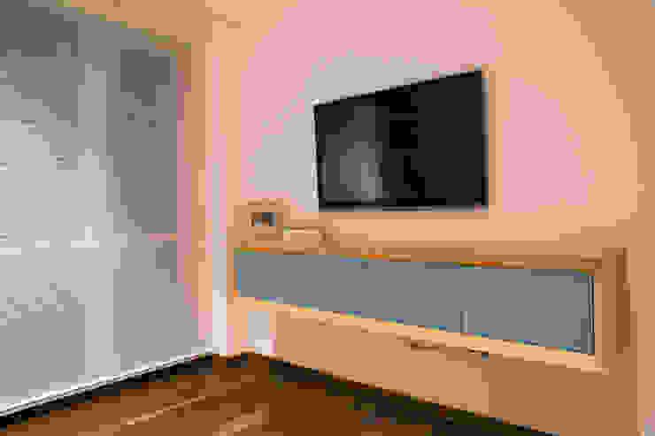 modern  by Cristina Cortés Diseño y Decoración , Modern   