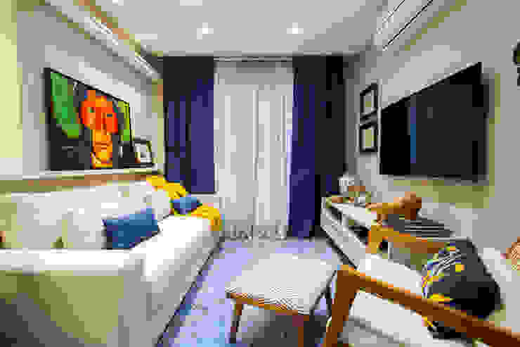 Sala de estar colorida, Estúdio HL - Arquitetura e Interiores Estúdio HL - Arquitetura e Interiores Eclectic style living room