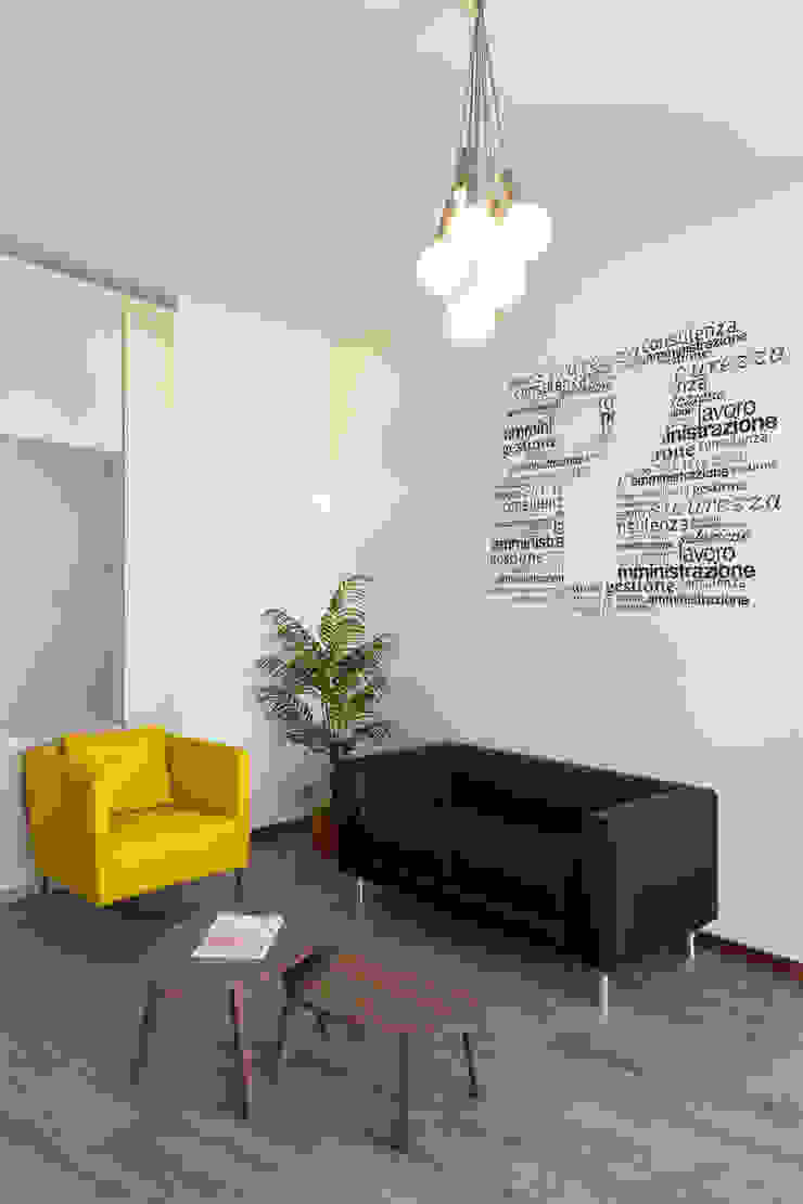 Interior Design - Ufficio, INNOVATEDESIGN® s.a.s. di Eleonora Raiteri INNOVATEDESIGN® s.a.s. di Eleonora Raiteri Powierzchnie handlowe Przestrzenie biurowe i magazynowe