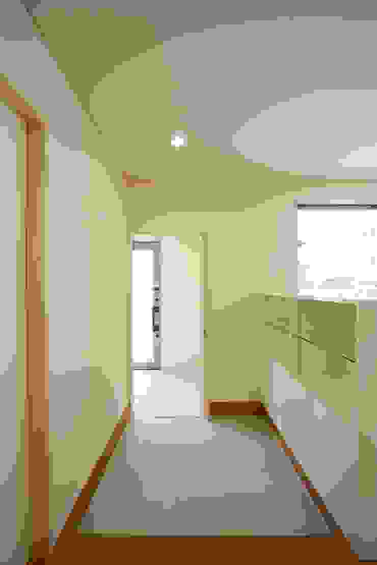 リビング 玄関からそのままリビングへつながる 吉田設計 アトリエアジュール モダンデザインの リビング Homify リビング 玄関からそのままリビングへつながる 吉田設計 アトリエアジュール モダンデザインの リビング Homify