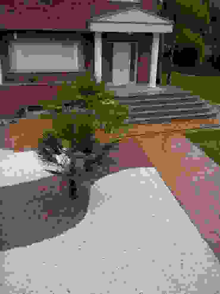 Quercus Jardiners Balcones y terrazas de estilo tropical