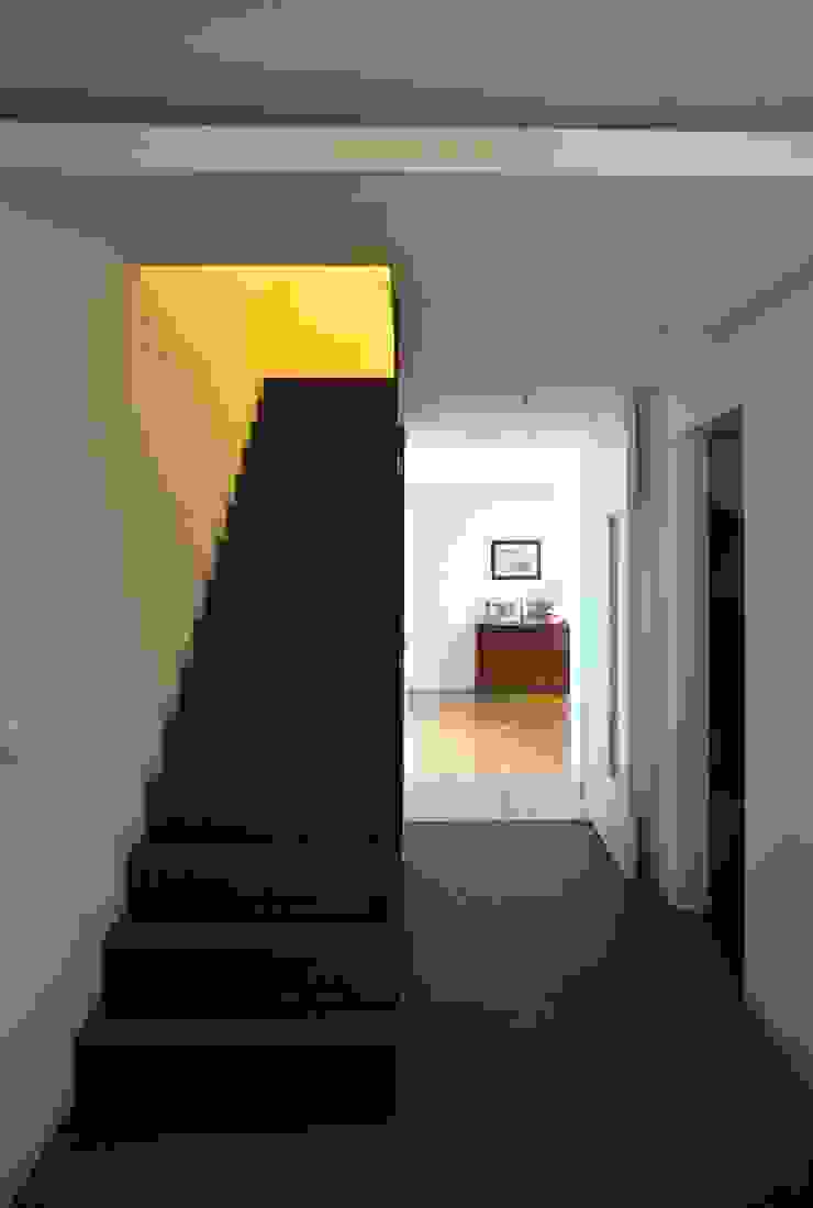 é ar quitectura Pasillos, vestíbulos y escaleras modernos Pizarra Negro