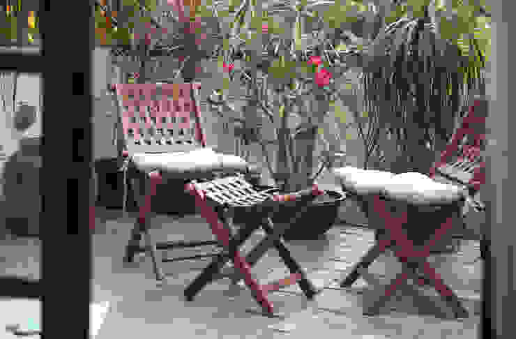 Residential - Juhu, Nitido Interior design Nitido Interior design Rustic style balcony, veranda & terrace Solid Wood Wood effect