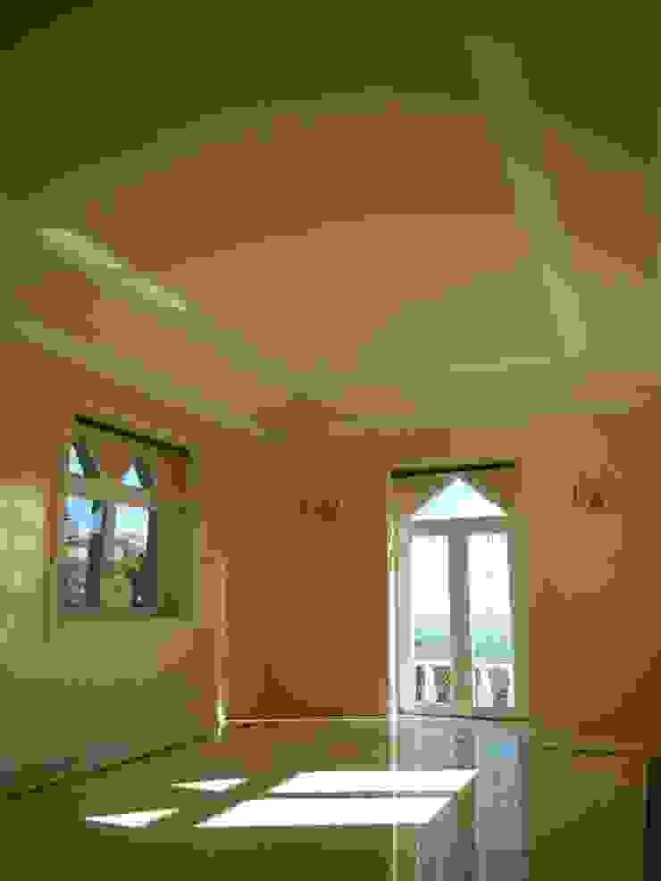 Remodelação / Renovação de Interiores Salas de estar mediterrânicas por RenoBuild Algarve Mediterrânico