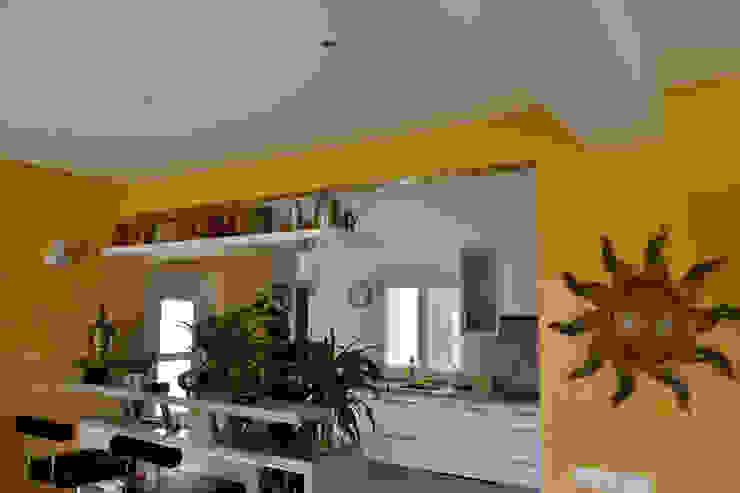 Remodelação / Renovação de Interiores Salas de estar modernas por RenoBuild Algarve Moderno