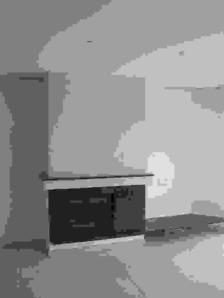 Remodelação / Renovação de Interiores Salas de estar modernas por RenoBuild Algarve Moderno