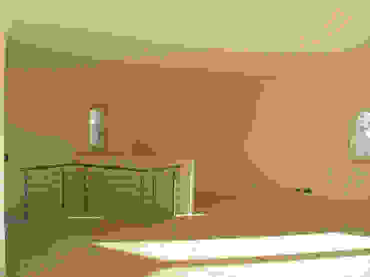 Remodelação / Renovação de Interiores Salas de estar modernas por RenoBuild Algarve Moderno