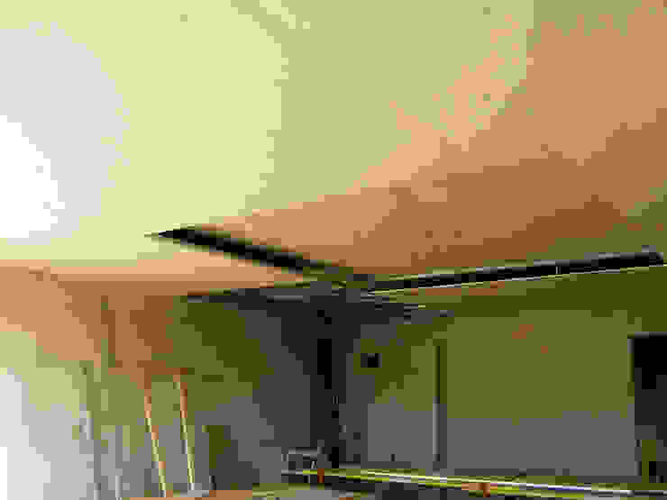 Remodelação / Renovação de Interiores Salas de estar modernas por RenoBuild Algarve Moderno