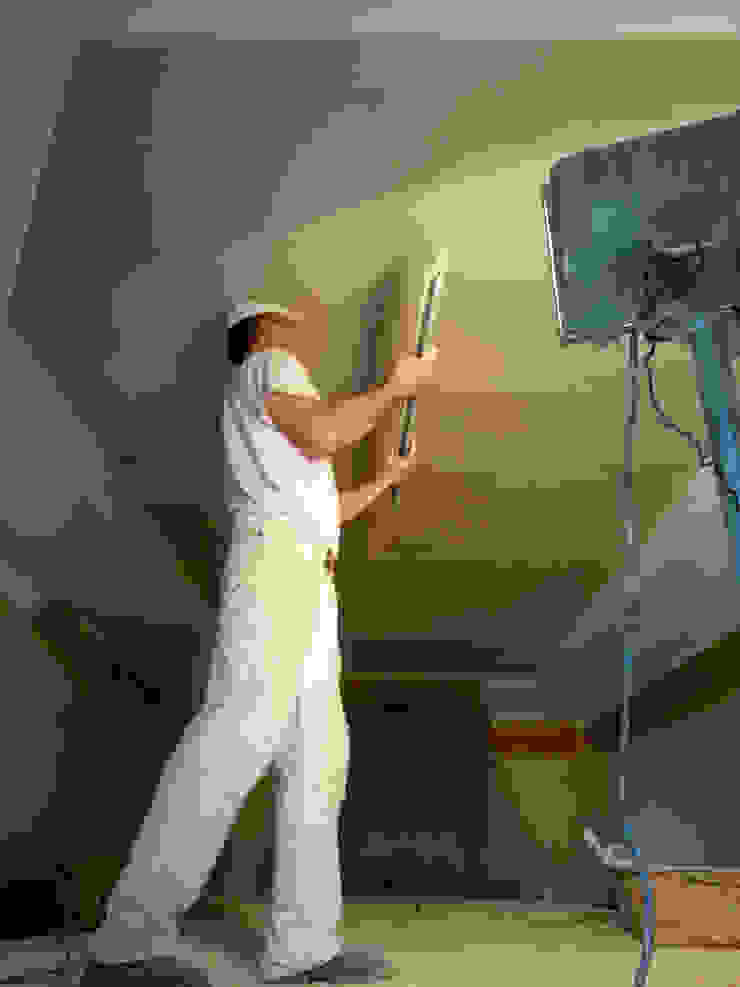 Remodelação / Renovação de Interiores Salas de estar modernas por RenoBuild Algarve Moderno