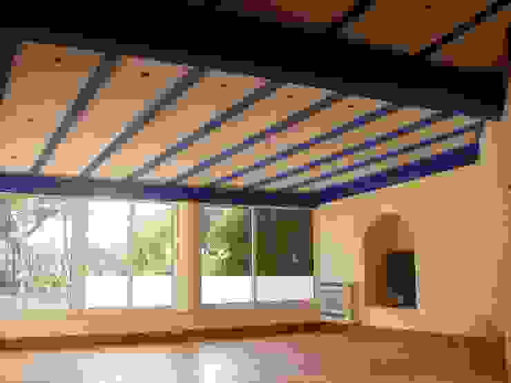 Remodelação / Renovação de Interiores Salas de estar rústicas por RenoBuild Algarve Rústico