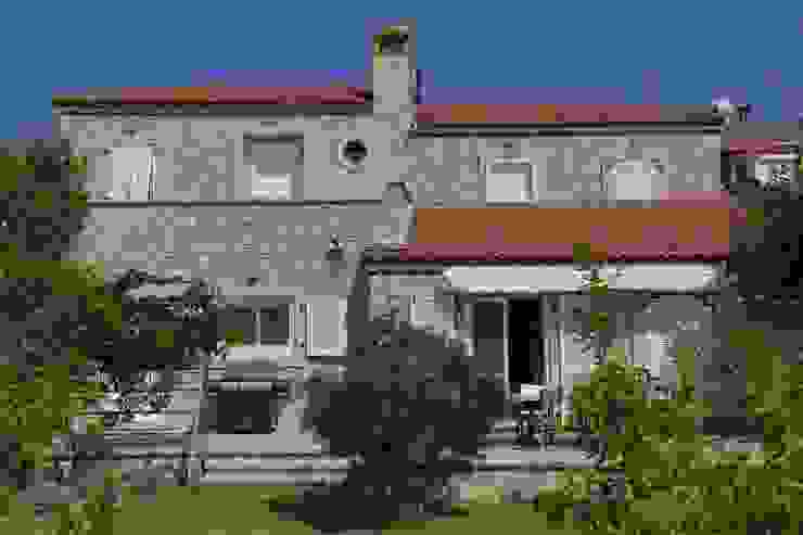REISDERE EVİ / RESTORASYON PROJESİ, İBRAHİM TOPAL YAPI & MİMARLIK İBRAHİM TOPAL YAPI & MİMARLIK Casas de estilo mediterráneo Piedra