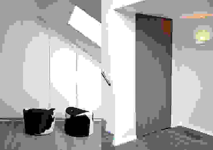 Villa Waalwijk, Ecker Keukens en Interieur Ecker Keukens en Interieur Minimalistische kleedkamers