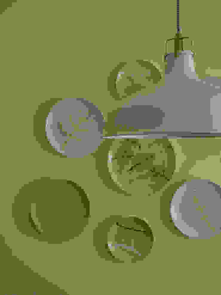 Eclectic style dining room by MUDA Home Design Eclectic