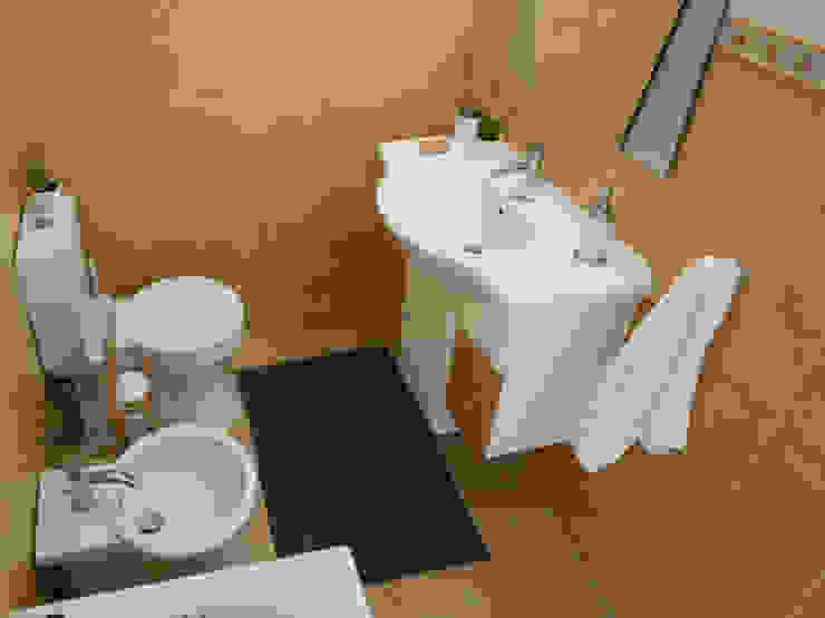 Eclectic style bathroom by MUDA Home Design Eclectic