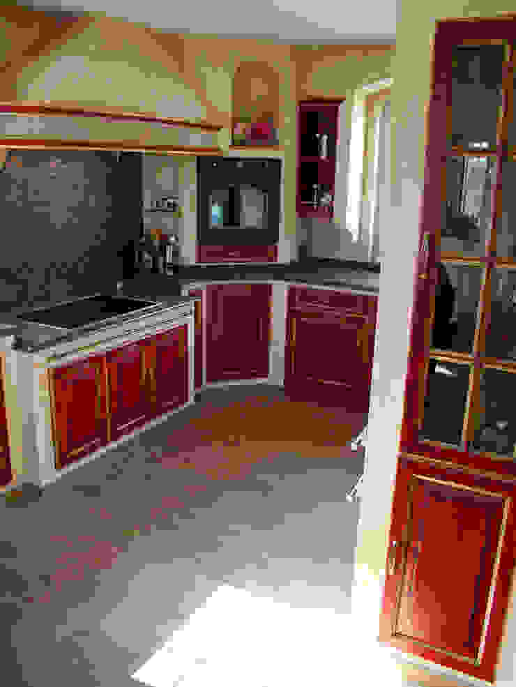 Mediterrane Landhausküche "Nizza Eiche" in rot und gelb von Villa