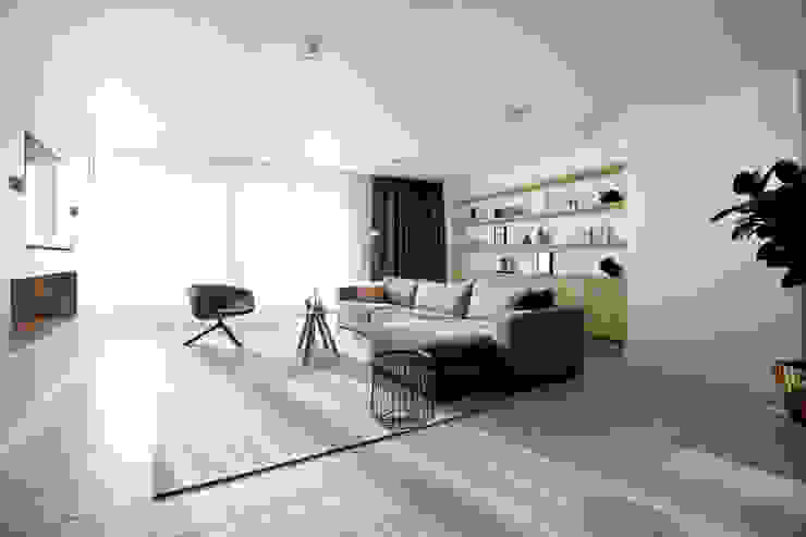 Verbouwing en restyling van een woning, Interieur Design by Nicole & Fleur Interieur Design by Nicole & Fleur Modern Living Room