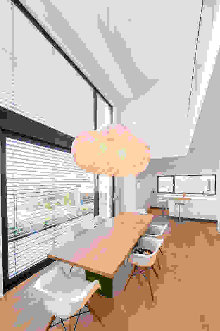 Helwig Haus und Raum Planungs GmbH Minimalist dining room