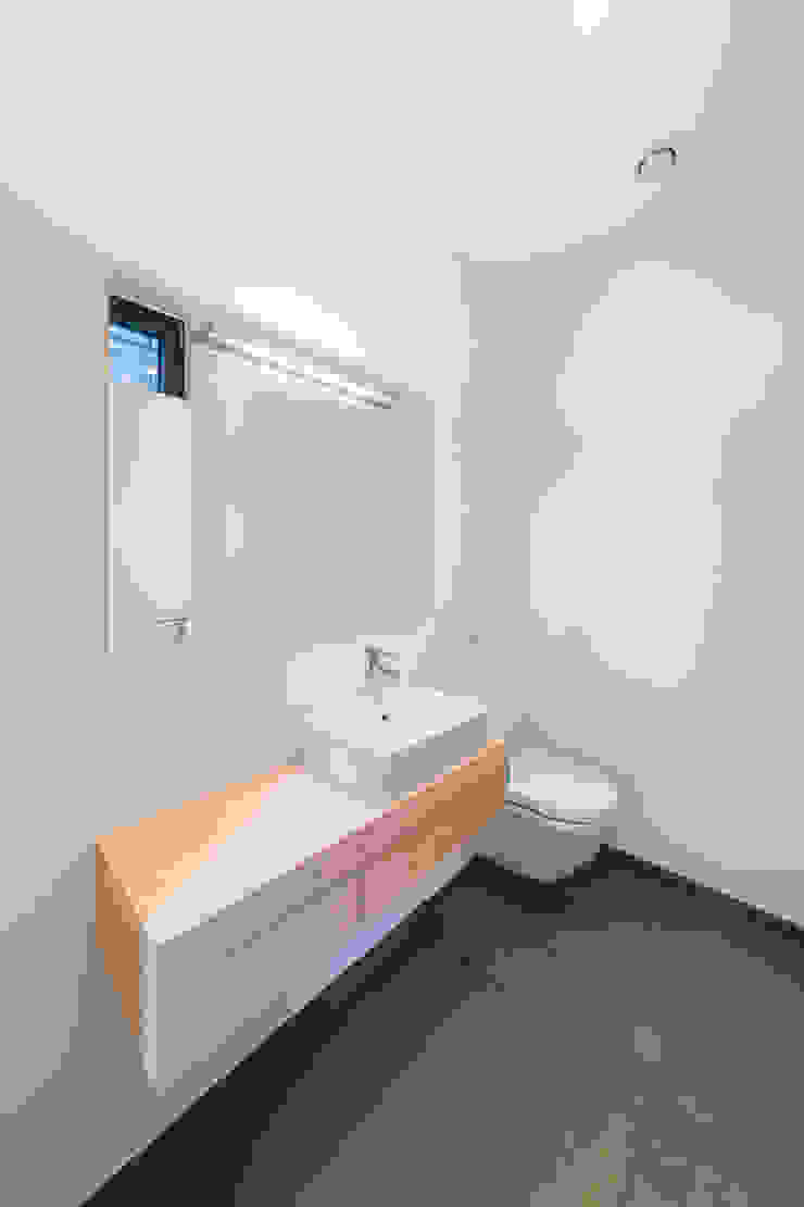 Helwig Haus und Raum Planungs GmbH Minimalist style bathroom
