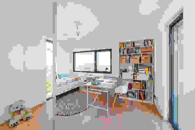 Helwig Haus und Raum Planungs GmbH Nursery/kid’s room