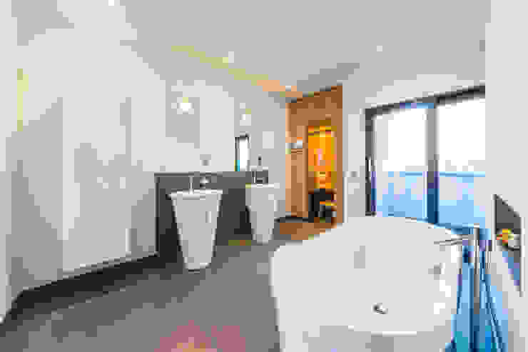 Helwig Haus und Raum Planungs GmbH Minimalist style bathroom