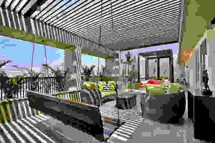 Nikhil patel residence, Dipen Gada & Associates Dipen Gada & Associates Modern balcony, veranda & terrace Furniture,Property,Table,Plant,Couch,Chair,Shade,Sky,Outdoor furniture,Flooring