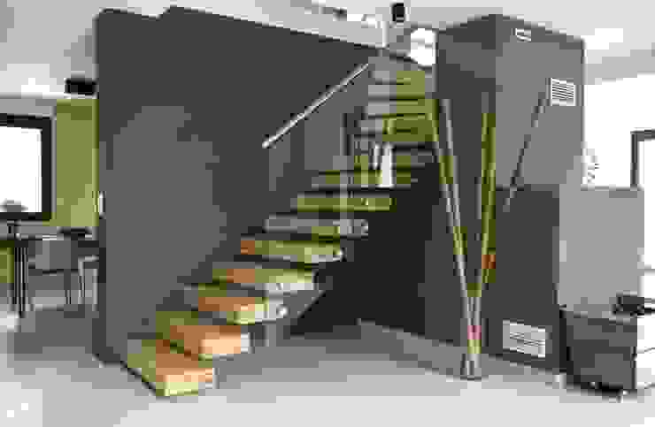 Escalier marche en porte à faux, Passion Escaliers Passion Escaliers Koridor & Tangga Modern