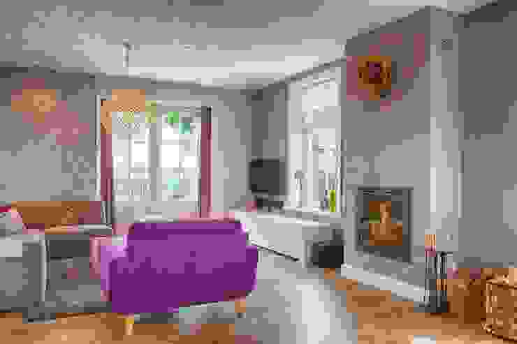 Woonkamer vrijstaand landhuis, Aangenaam Interieuradvies Aangenaam Interieuradvies Scandinavian style living room Purple/Violet