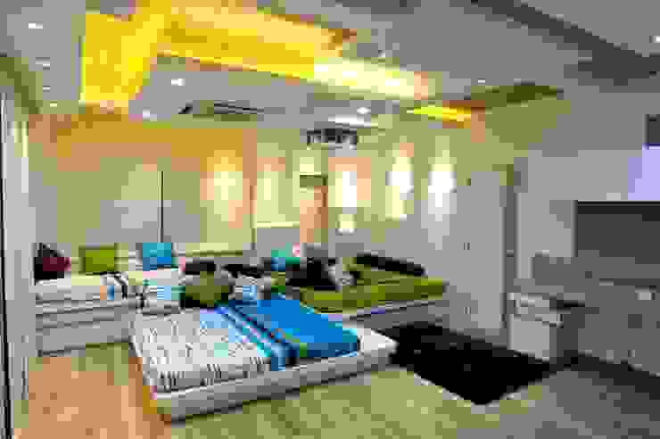 Residential interiors for Mr.Seelan at Chennai Offcentered Architects Minimalist bedroom